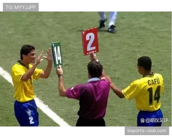 换人程序出错会导致什么判罚？规则拆解三大职业足球换人流程