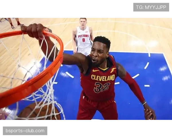 巴蒂尔利用无球跑动拉开空间，提升球队三分效率显著