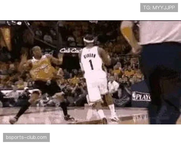 张伯伦篮下强打砍下高效得分 超越贾巴尔篮下统治力